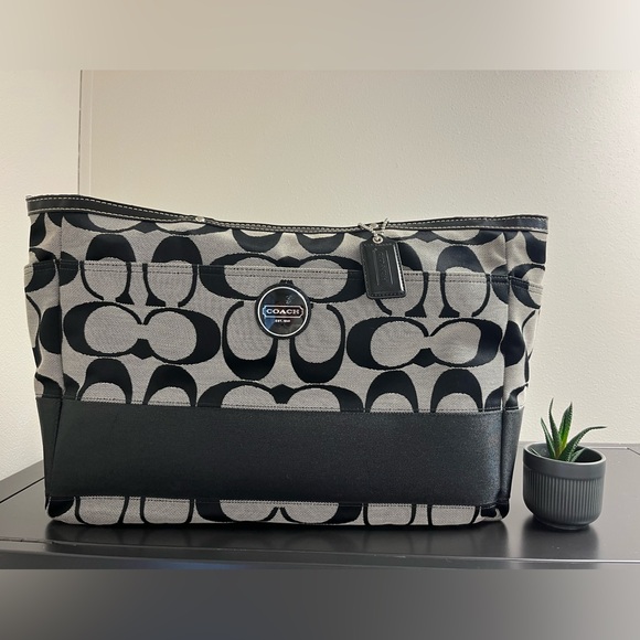 Coach Black/Grey Signature Canvas and Patent Leather Tote/Laptop Bag - Picture 2 of 13